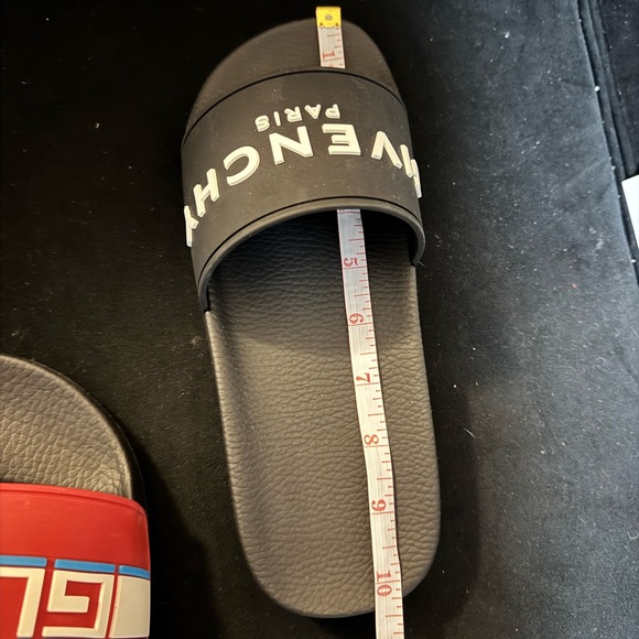 GIVENCHY LOGO SLIDES - Picture 5 of 5